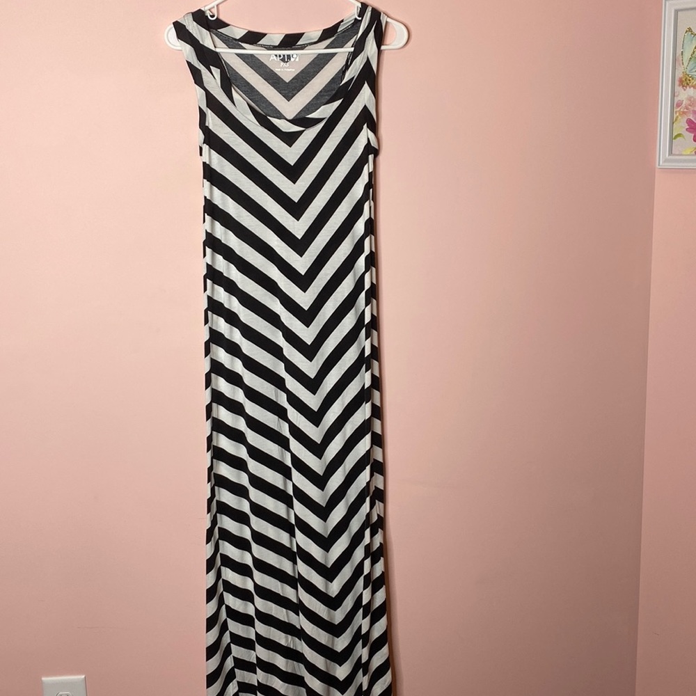Apt 9. Black and White Striped Maxi Dress